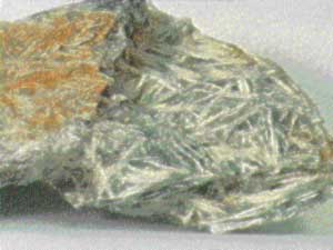 mineralas asbestas